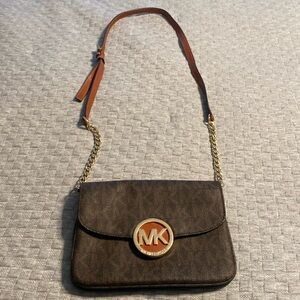 Michael Kors crossbody. Excellent condition!